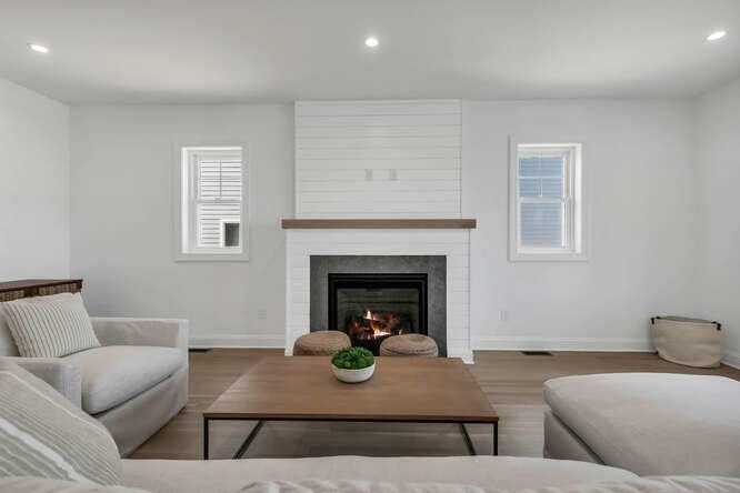 916 Ocean Ave - Photo 5 of 43
