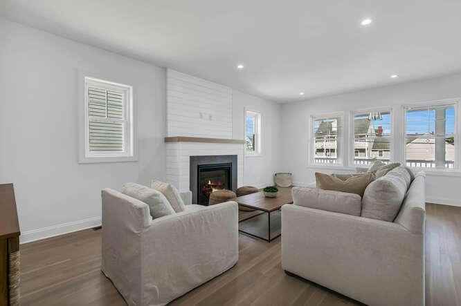 916 Ocean Ave - Photo 6 of 43