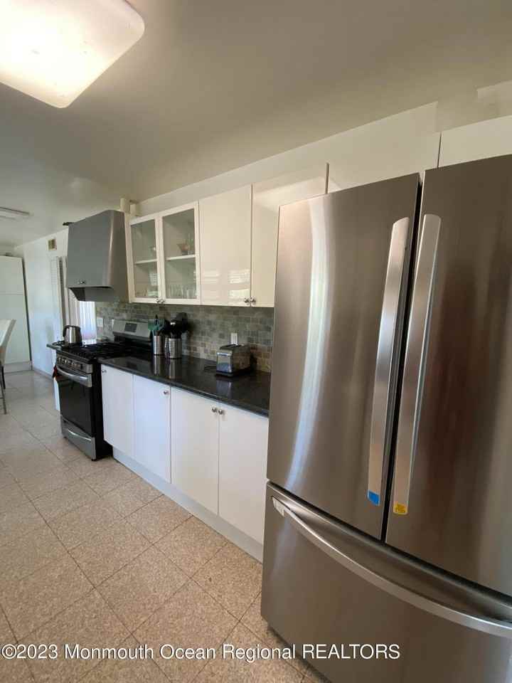 275 Garfield Ave - Photo 7 of 14