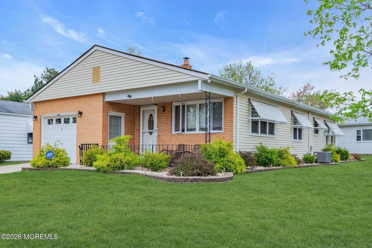 1 Speighstown Pl - Photo 2 of 36