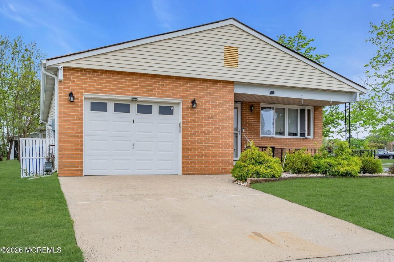 1 Speighstown Pl - Photo 3 of 36