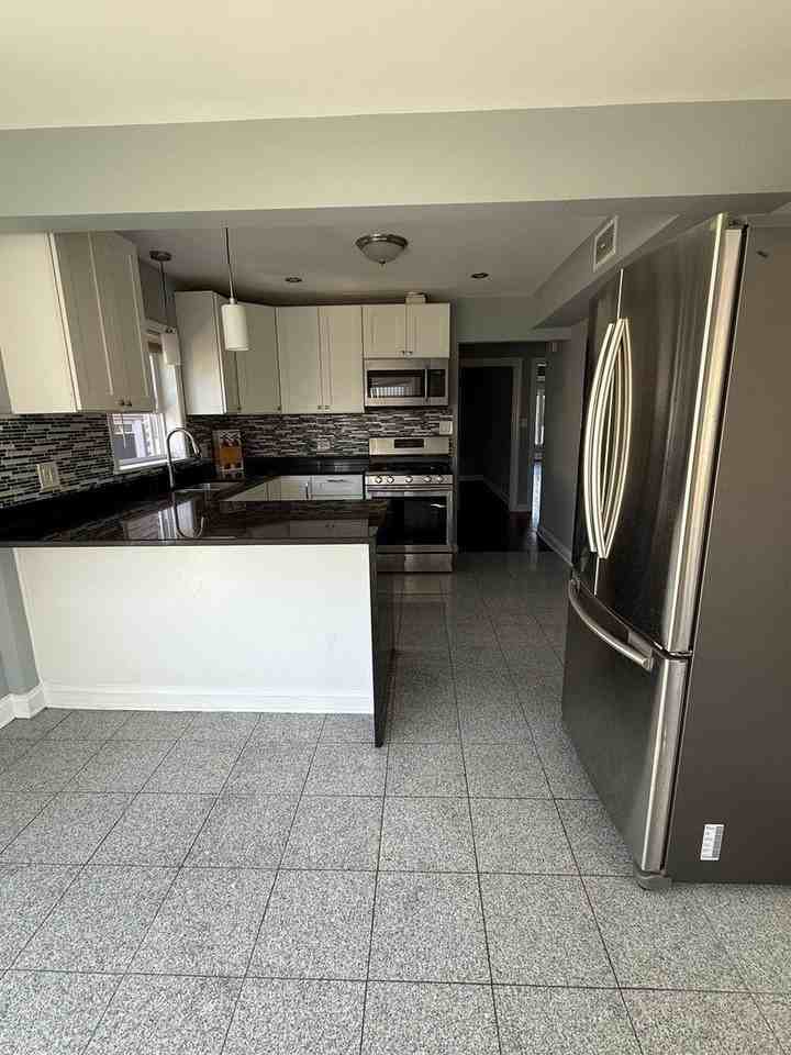 1648 N Mcvicker Ave #1 - Photo 4 of 10