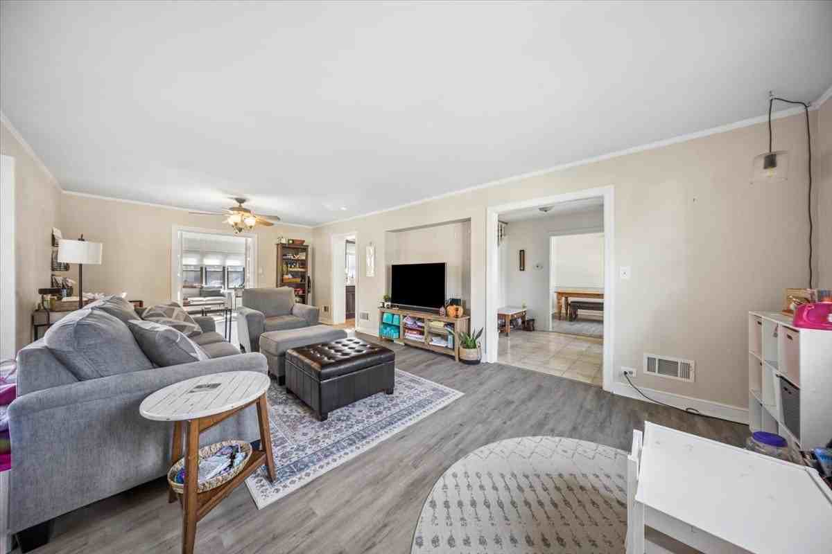 203 S Lincoln Ave - Photo 6 of 39