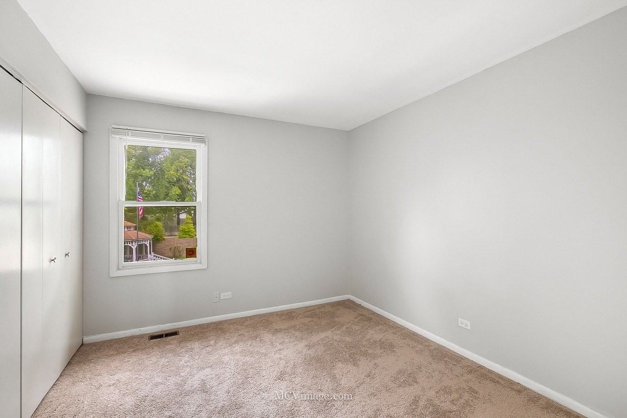 2460 N Crescent Ln - Photo 4 of 32