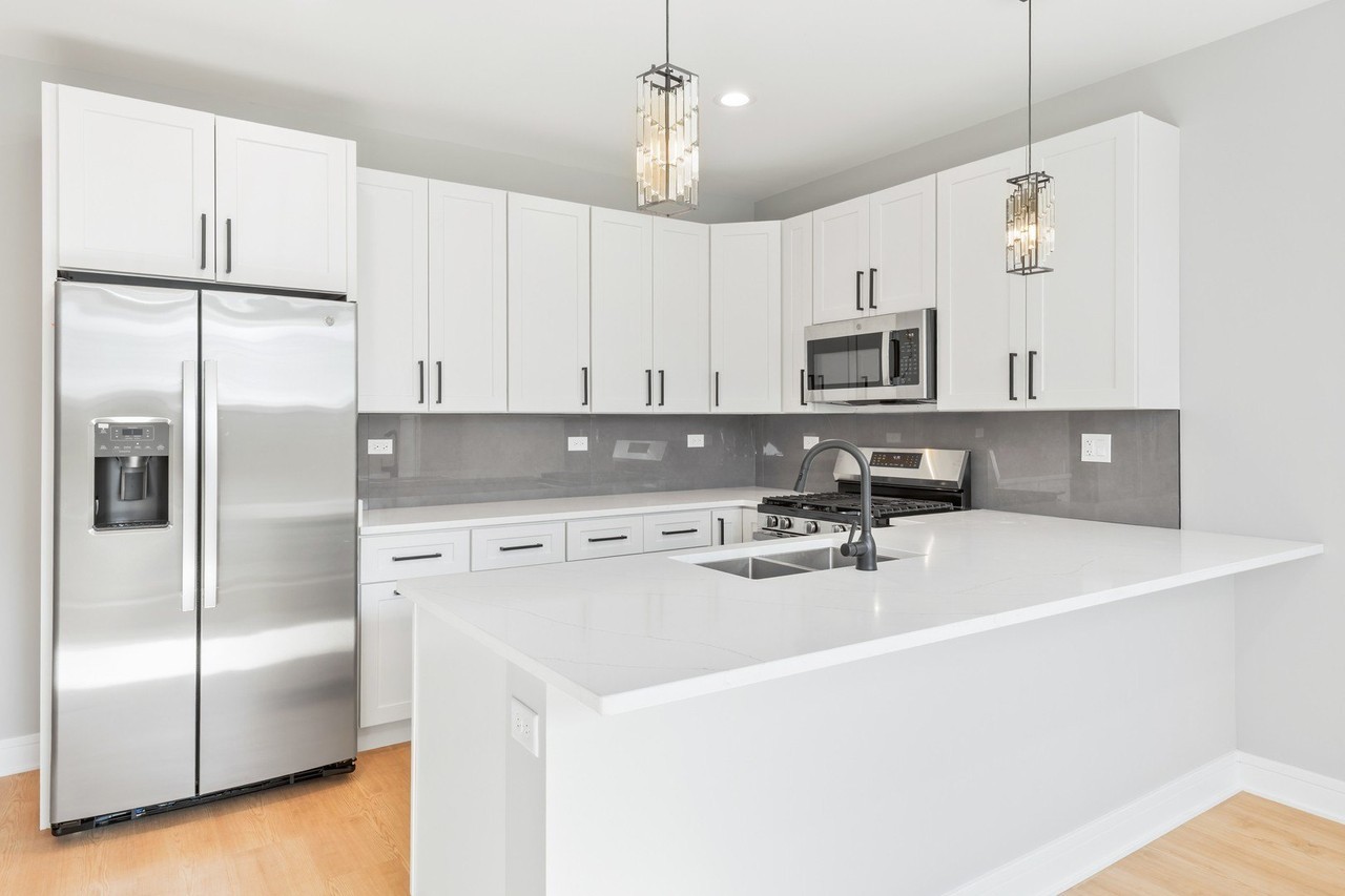 6639 S Langley Ave #1 - Photo 3 of 16