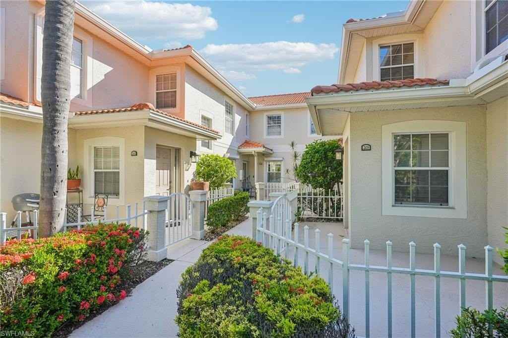 7576 Oleander Gate Dr #102 - Photo 4 of 49