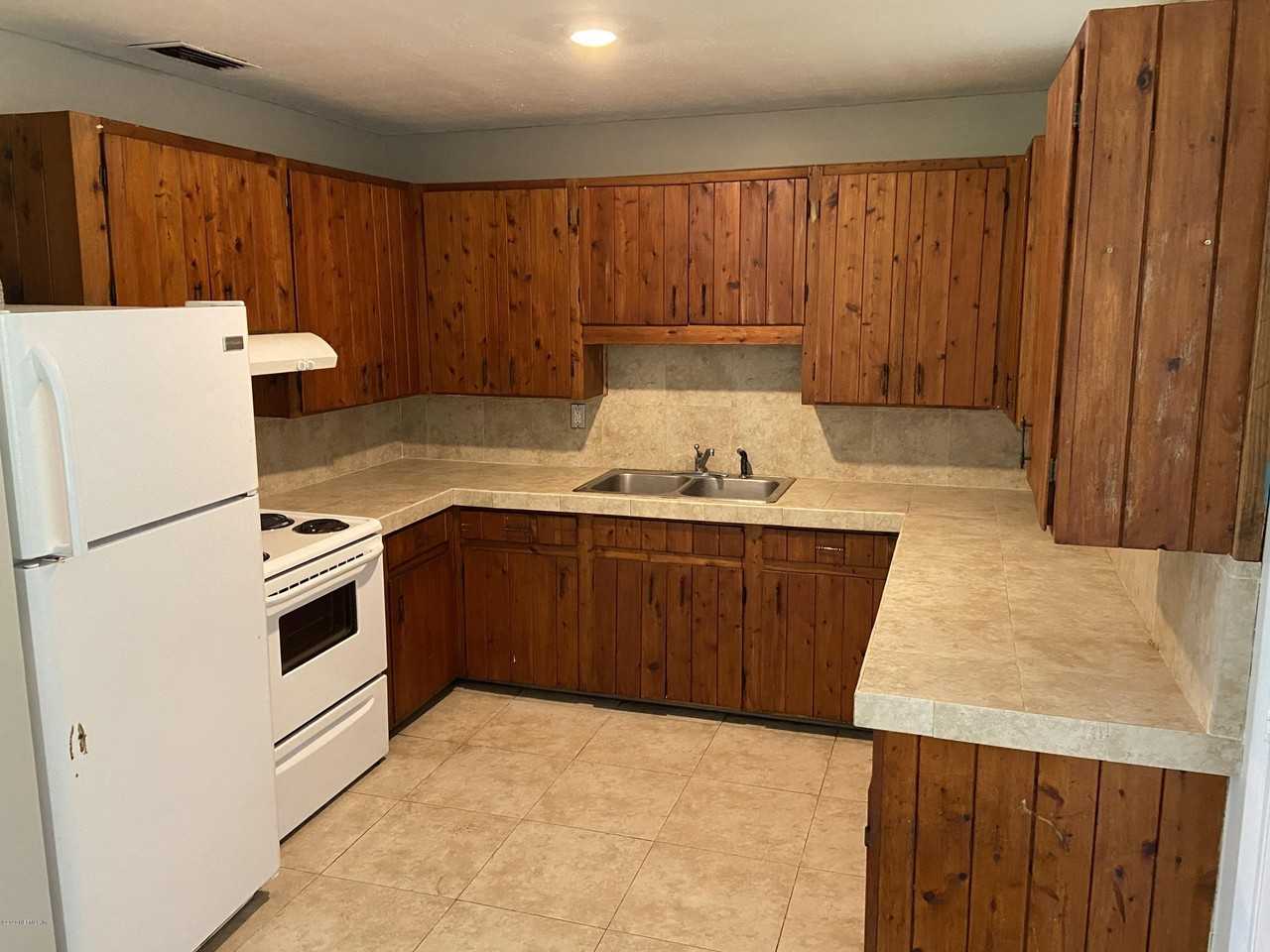 10218 Haverford Rd - Photo 4 of 10
