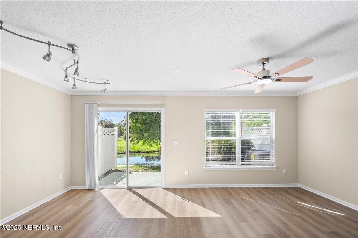 409 Walnut Dr - Photo 5 of 30