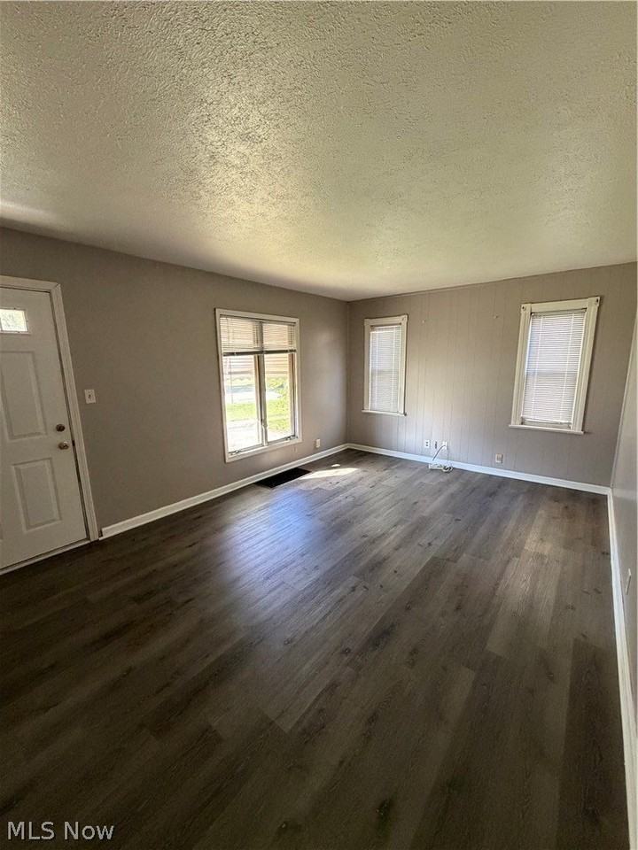 311 Fowles Rd - Photo 2 of 13