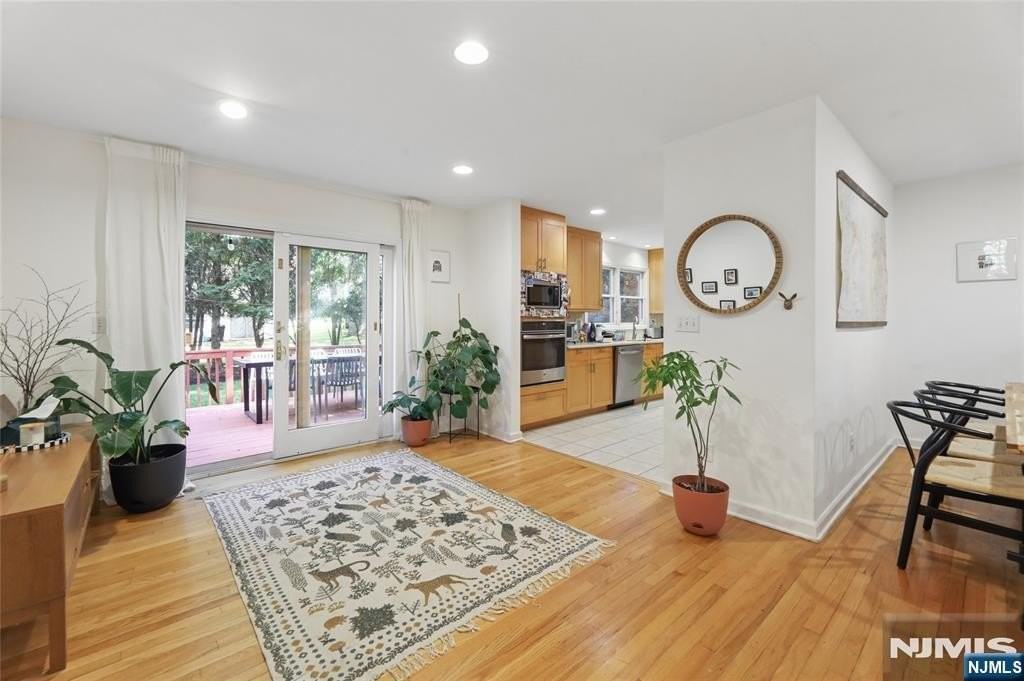 442 11th St - Photo 3 of 28