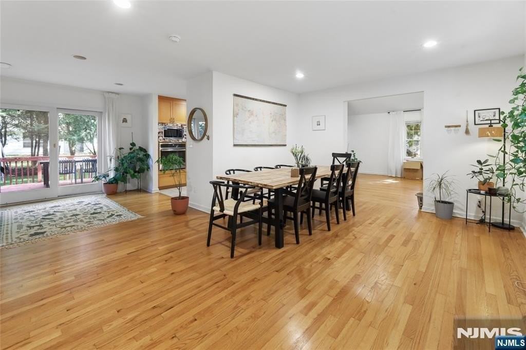 442 11th St - Photo 5 of 28