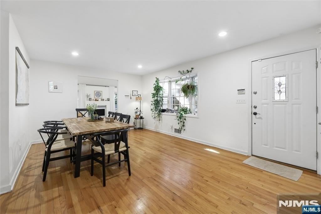 442 11th St - Photo 6 of 28