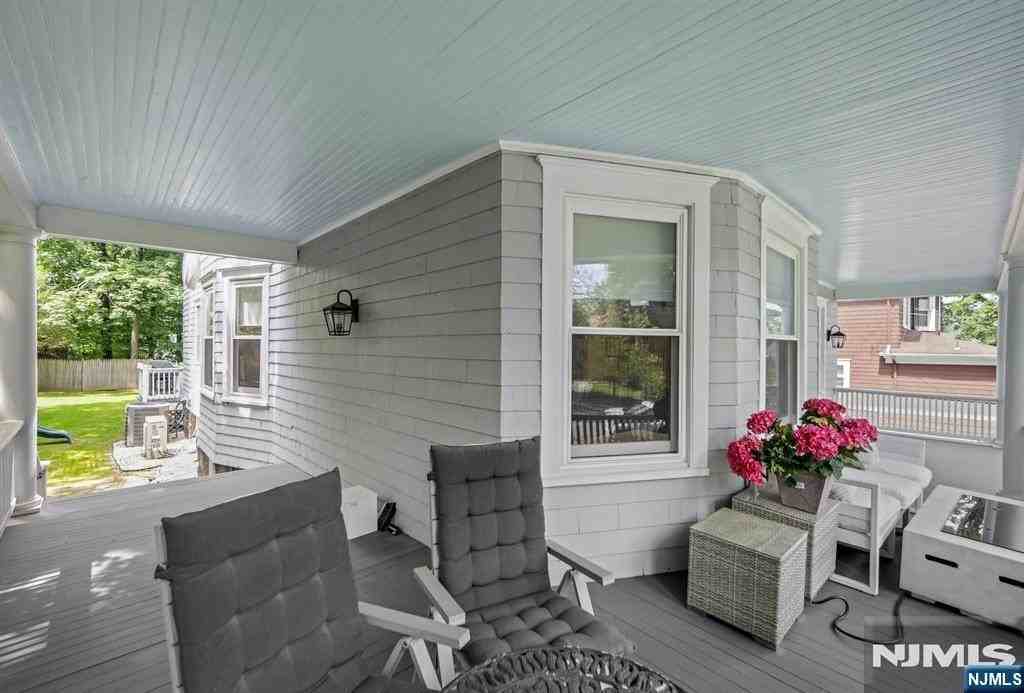 78 Franklin St - Photo 6 of 42
