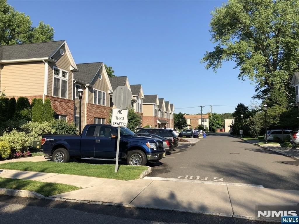 12 Hemlock Ln - Photo 2 of 16