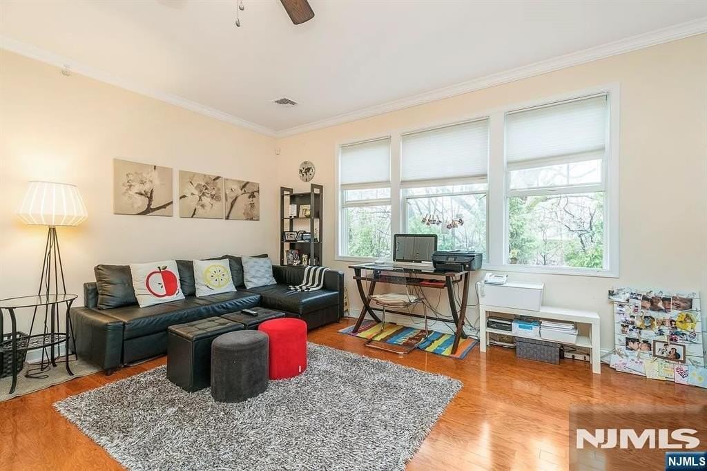 12 Hemlock Ln - Photo 4 of 16