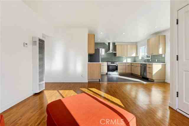 1027 Avenue C - Photo 4 of 8
