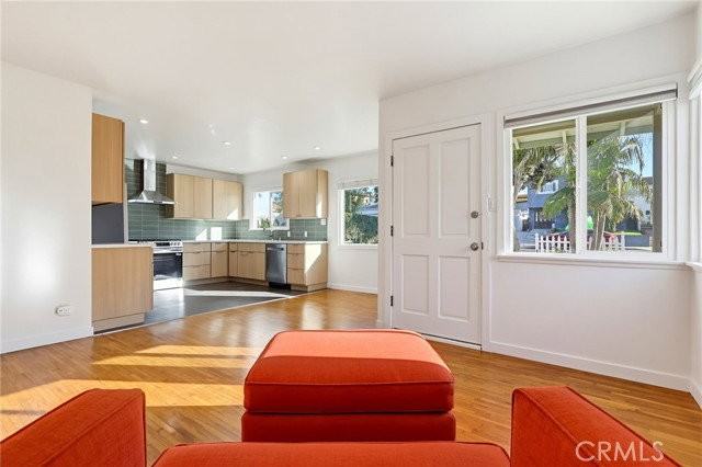 1027 Avenue C - Photo 6 of 8