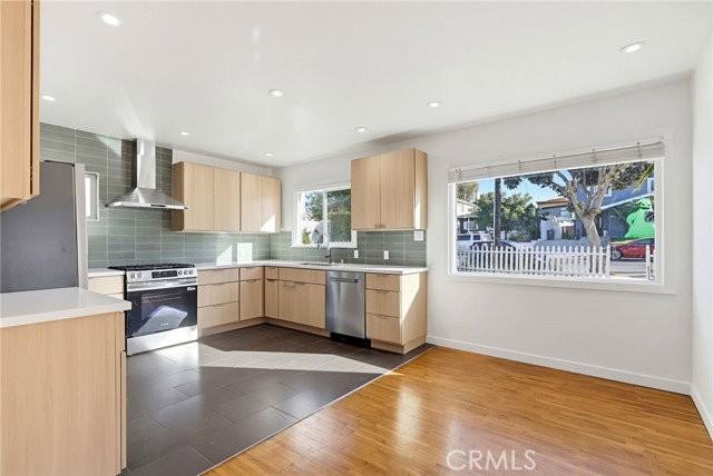 1027 Avenue C - Photo 7 of 8