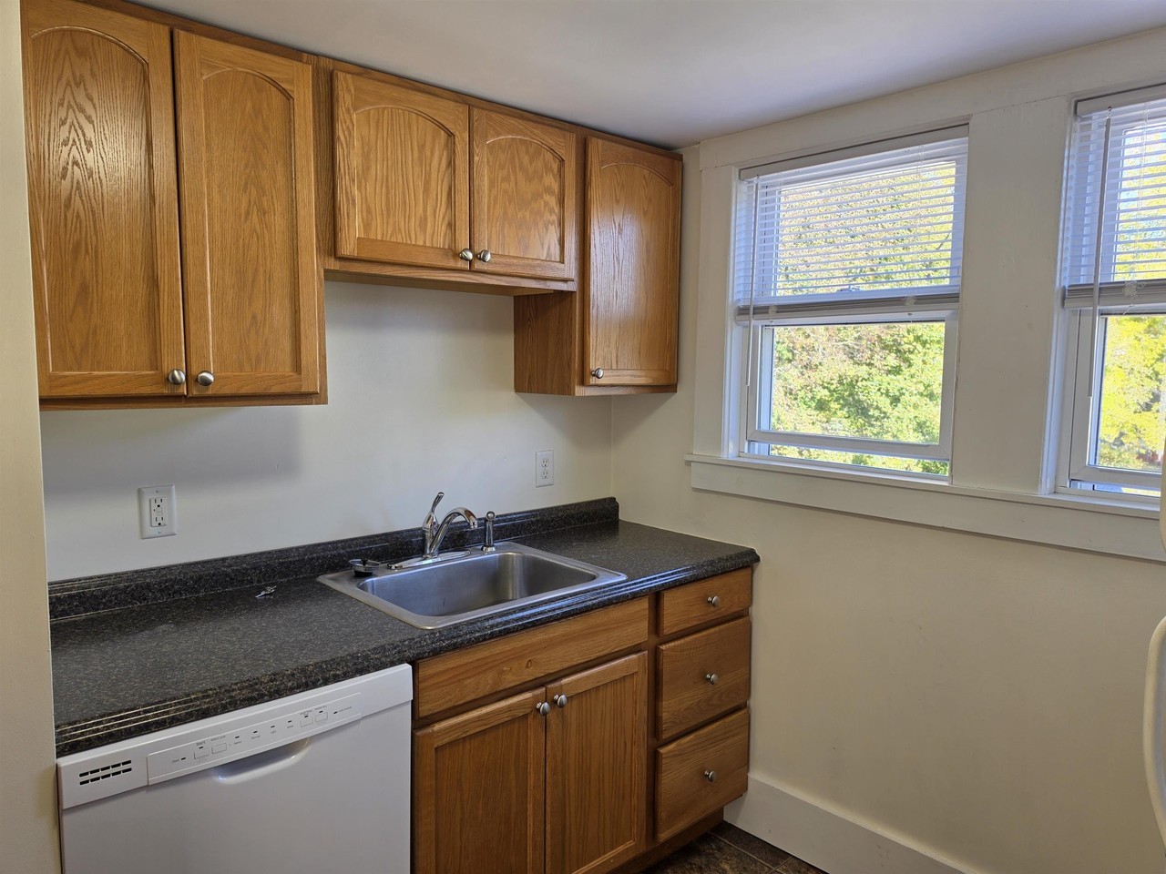49 6th St #D - Photo 4 of 18