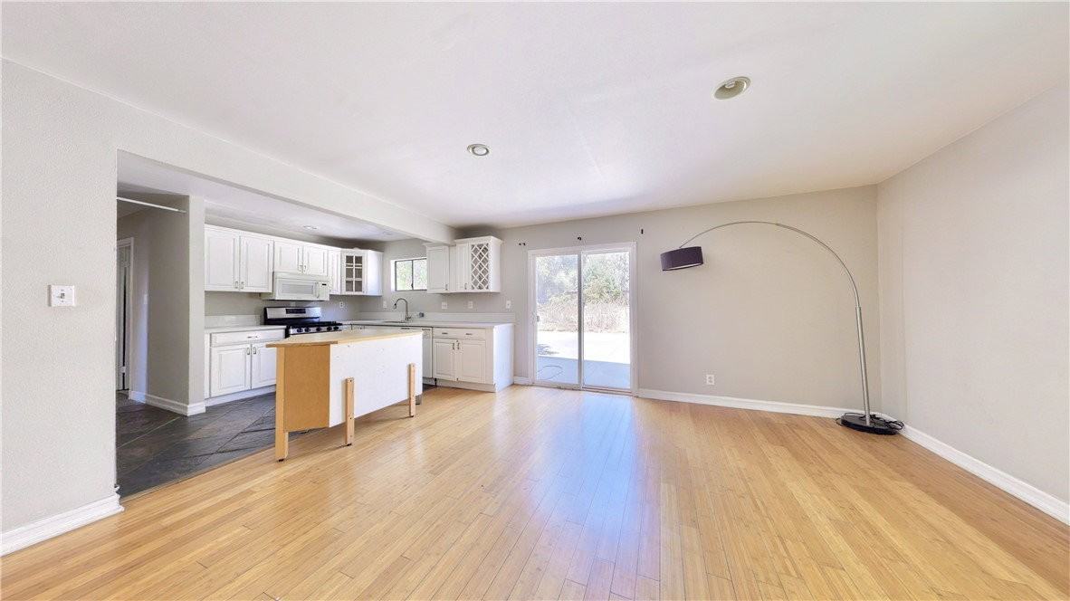 547 Pepper St - Photo 2 of 8