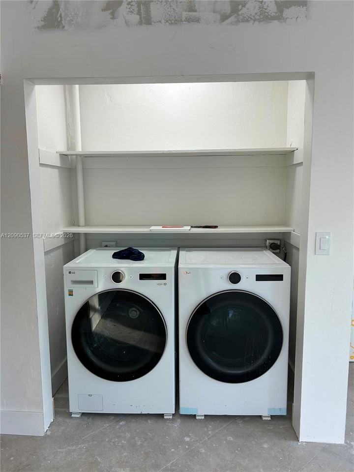 1526 Sw 18th St - Photo 7 of 8