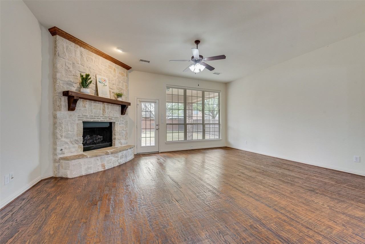 7816 Royal Gorge Ln - Photo 2 of 21