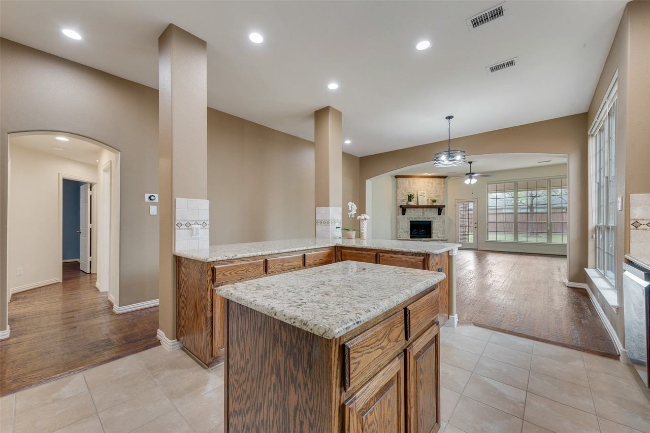 7816 Royal Gorge Ln - Photo 6 of 21