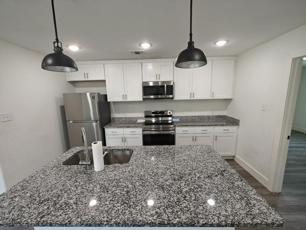 1321 Franklin Ave - Photo 2 of 14