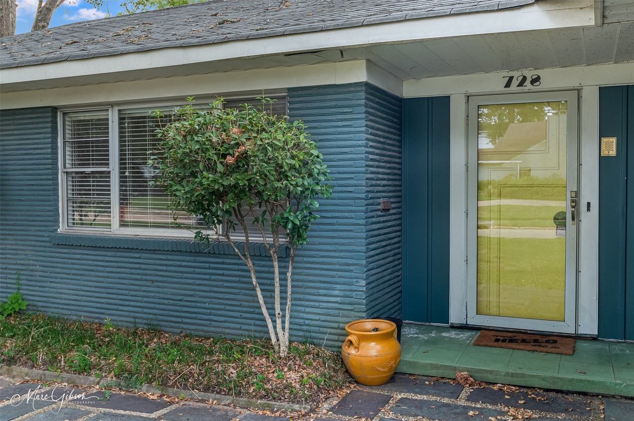 728 Ontario St - Photo 3 of 32