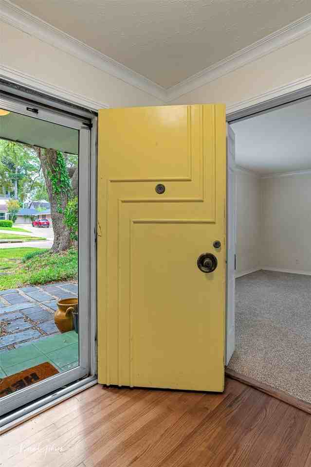 728 Ontario St - Photo 4 of 32