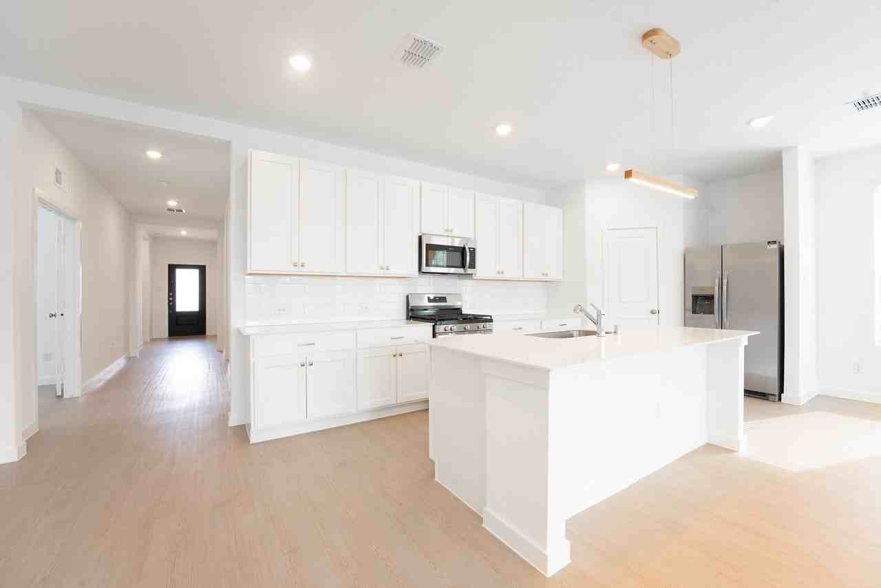1801 Alpine Larch Ln - Photo 4 of 21