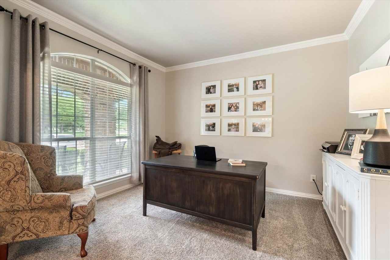 103 Bloomfield Dr - Photo 4 of 40