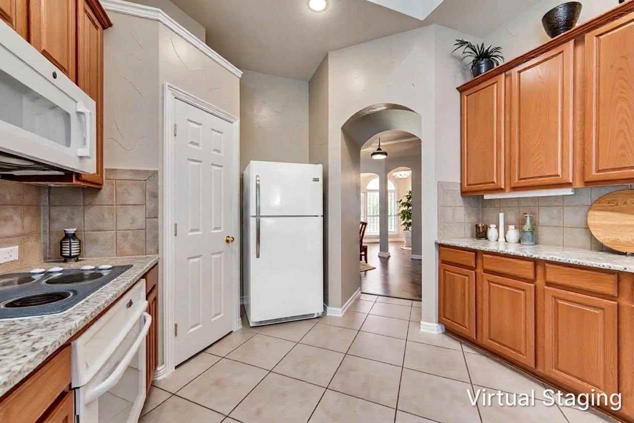 7900 Brookmount St - Photo 3 of 22