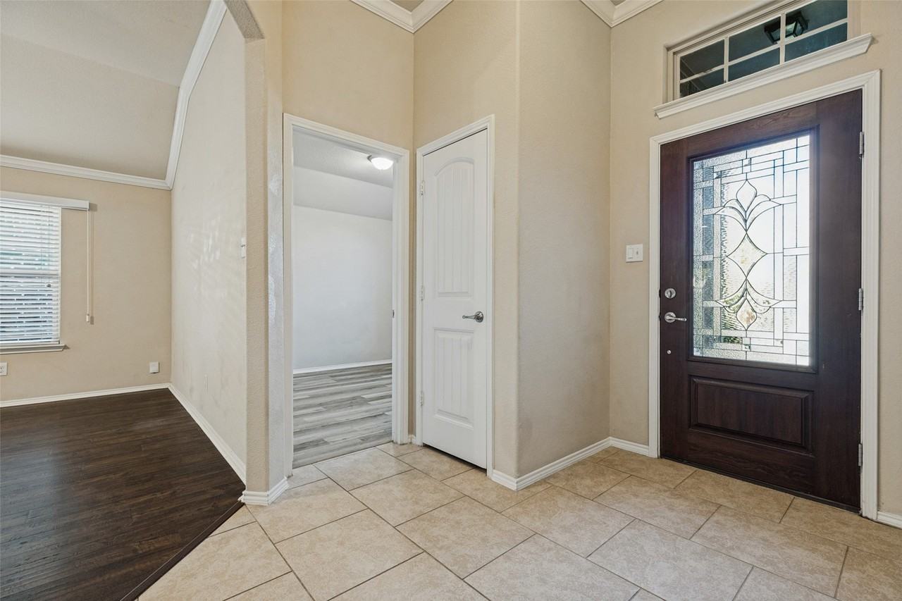 11800 Kurth Dr - Photo 3 of 25