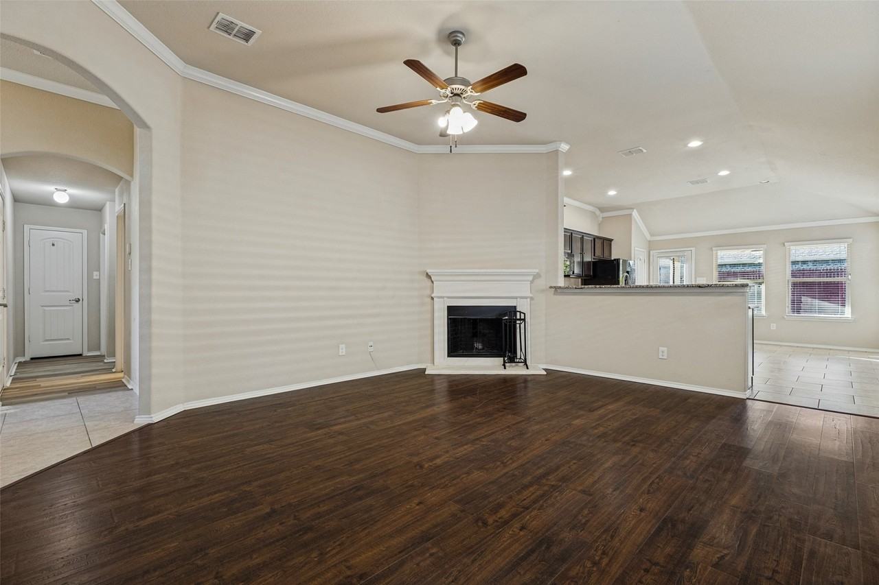 11800 Kurth Dr - Photo 5 of 25