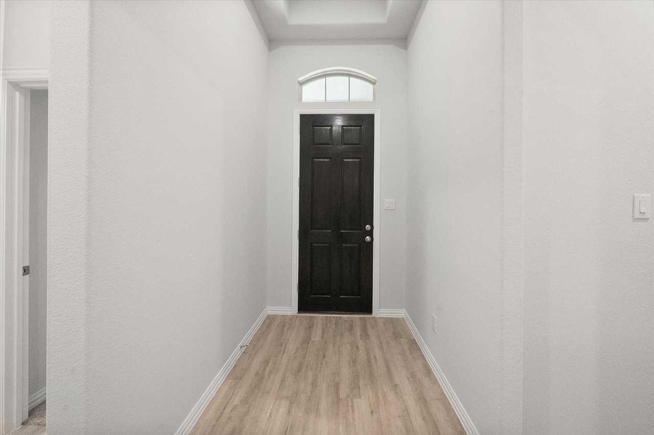 13089 Yellowstone Way - Photo 3 of 31
