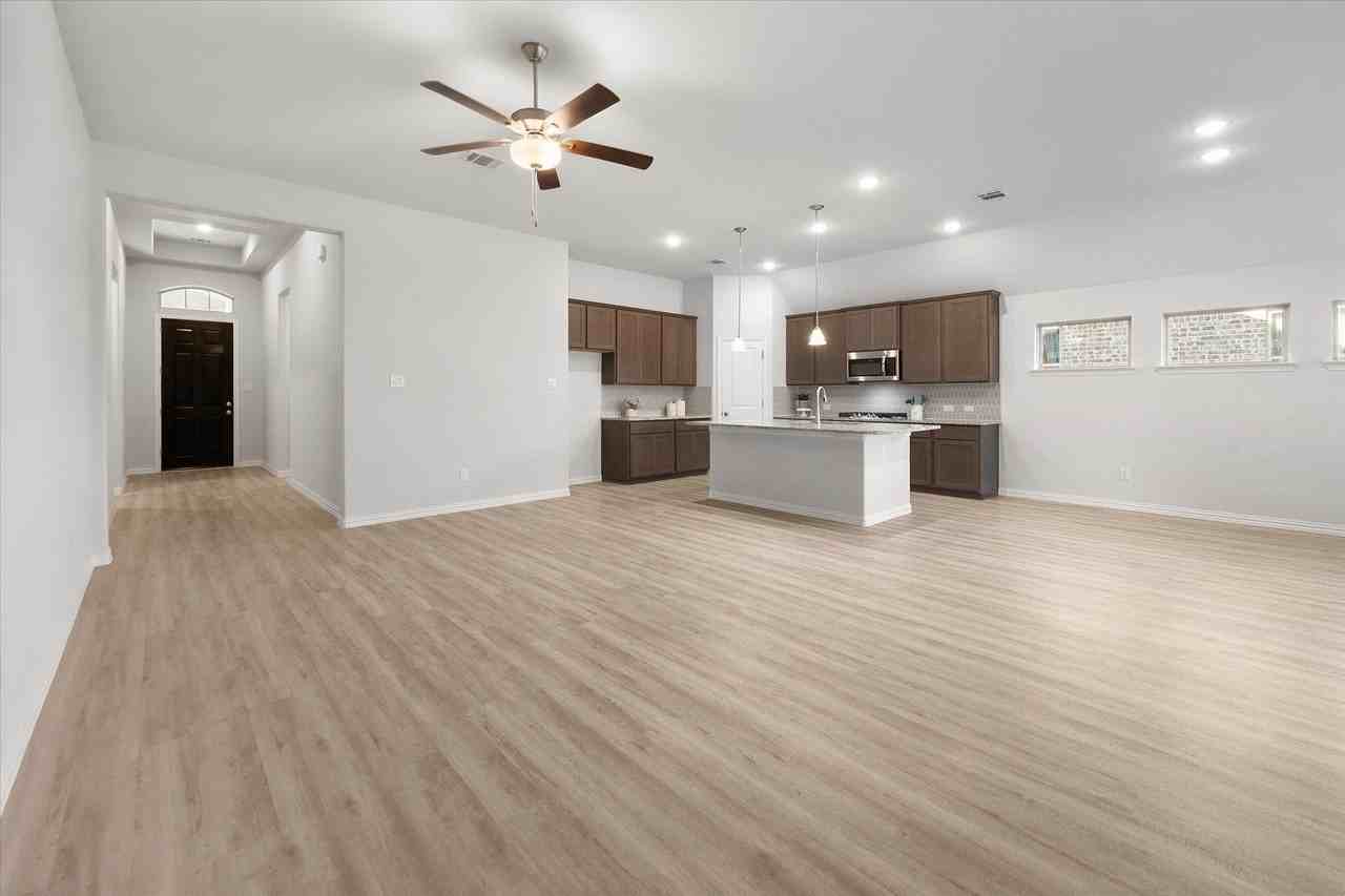 13089 Yellowstone Way - Photo 5 of 31