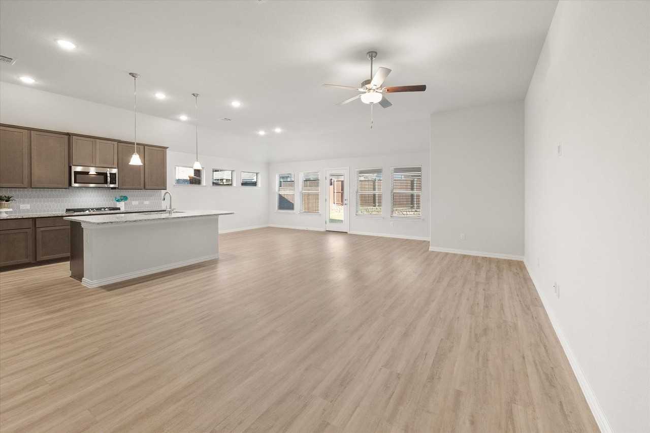 13089 Yellowstone Way - Photo 6 of 31