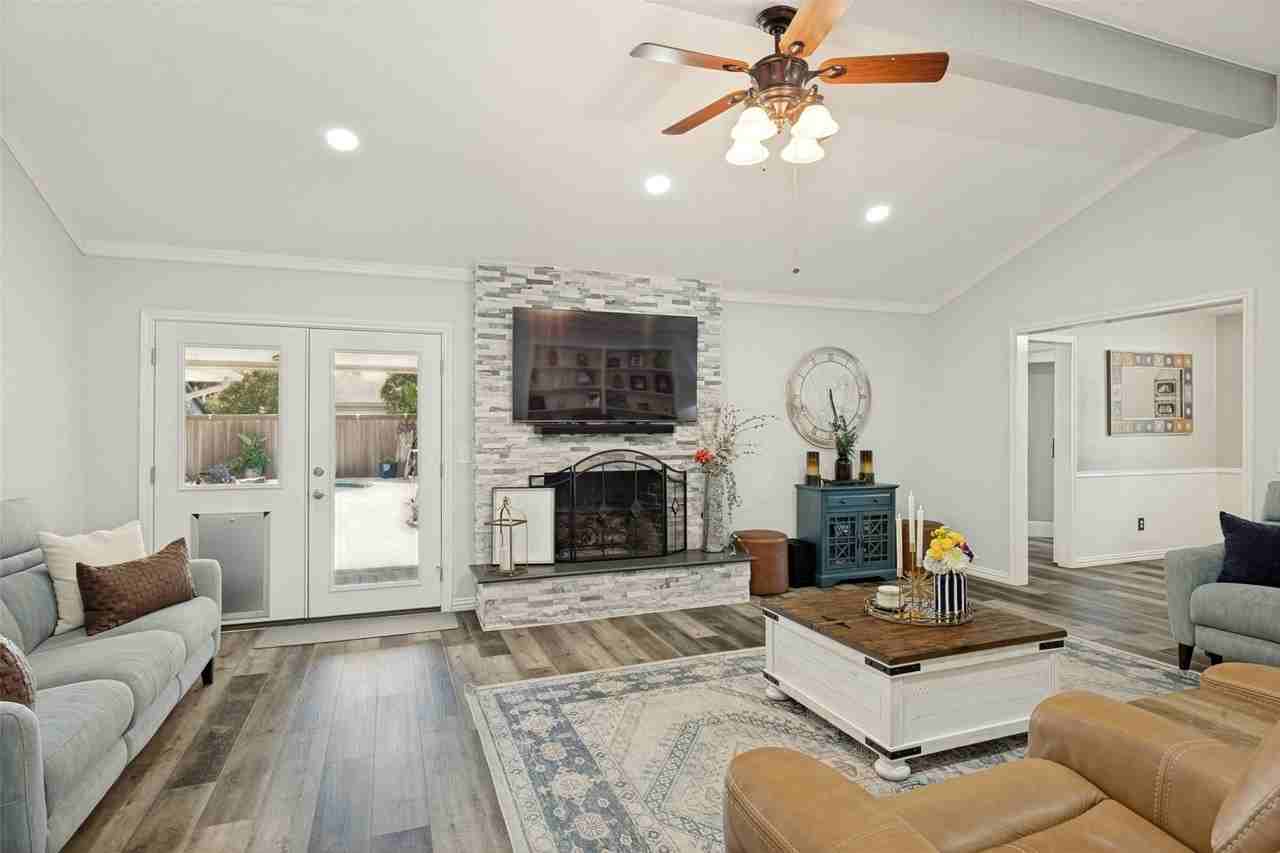 2617 Pinehurst Dr - Photo 3 of 26