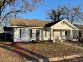 featured image of 313 E College St