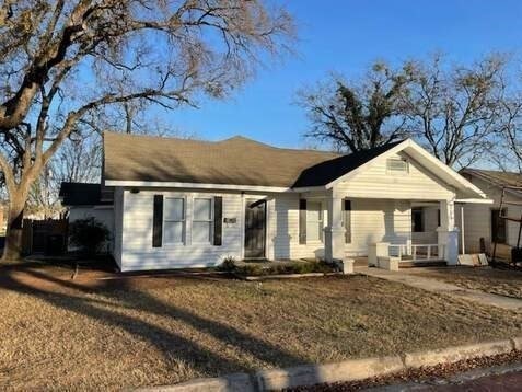 313 E College St - Photo 2 of 10