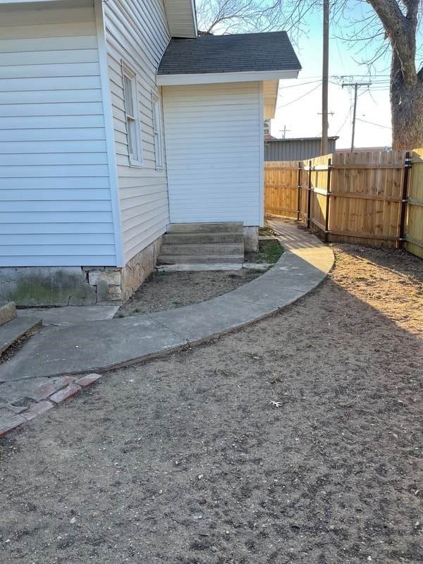 313 E College St - Photo 3 of 10