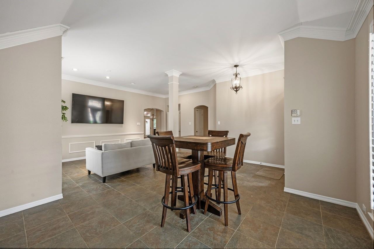 221 Freedom Ct - Photo 4 of 30