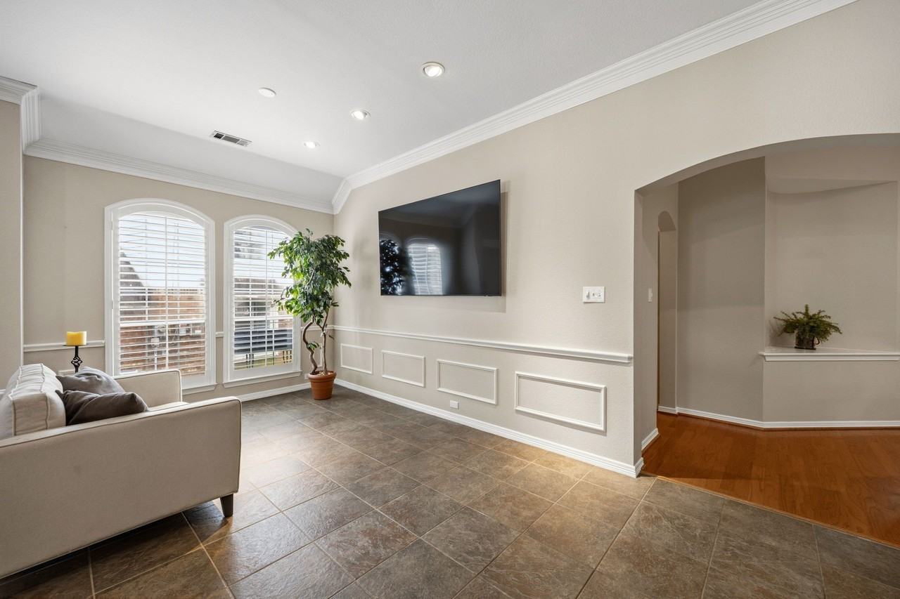 221 Freedom Ct - Photo 6 of 30