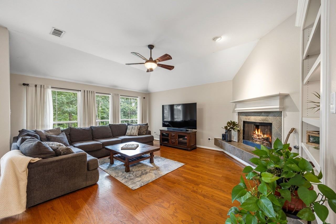 221 Freedom Ct - Photo 7 of 30