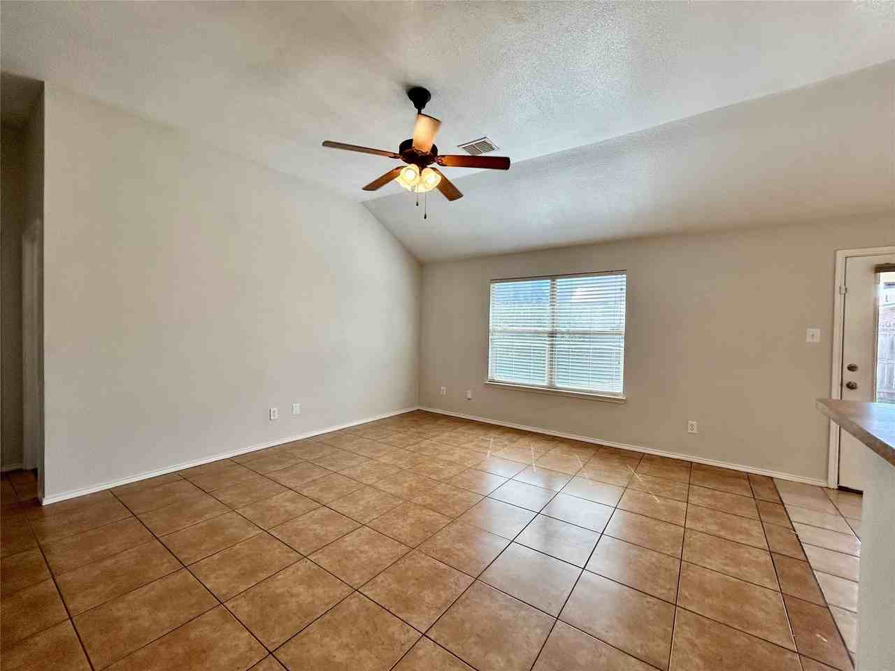 321 Fossil Bridge Dr - Photo 6 of 27