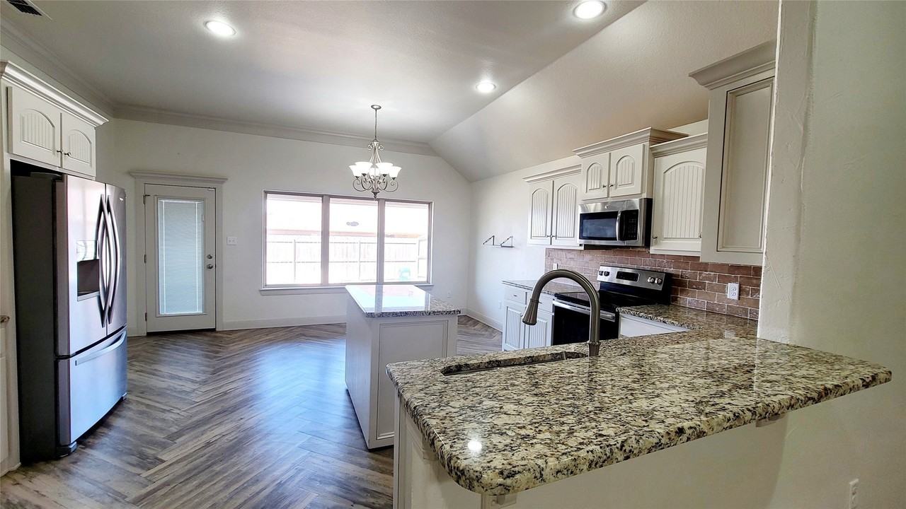 3830 Bettes Ln - Photo 3 of 33