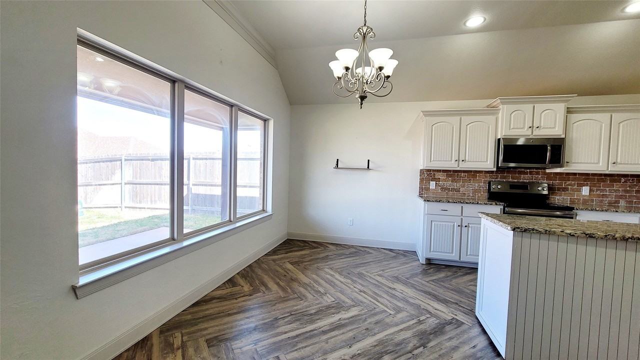 3830 Bettes Ln - Photo 5 of 33