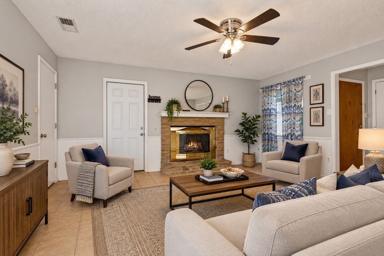 2218 Royal Oaks Dr - Photo 2 of 12