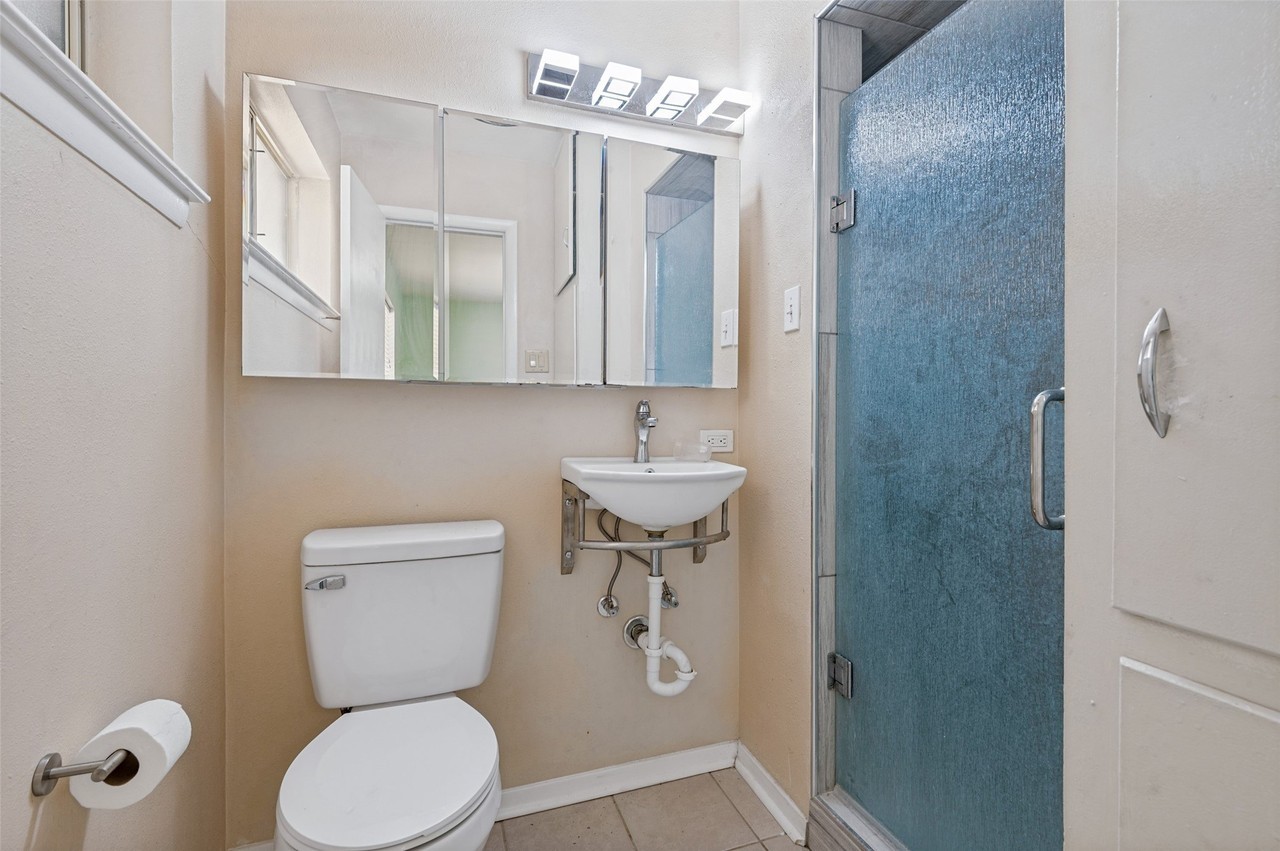2218 Royal Oaks Dr - Photo 5 of 12